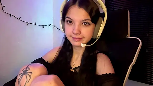 HanaMantanaDell online show from February 10, 2026, 5:17 pm