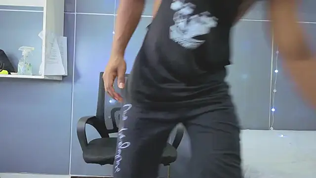 Snapshot of Stevenbrand chatting on December 3, 2025, 7:12 pm Stevenbrand online show from December 3, 2025, 7:12 pm