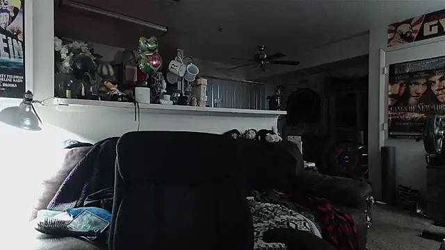 biggerisbetter12 online show from April 21, 2026, 1:42 am