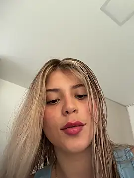 Snapshot of _Alicee_1 chatting on November 15, 2025, 9:21 pm Alicee 1 online show from November 15, 2025, 9:21 pm