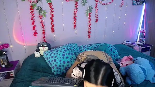 NathallyRouse online show from November 29, 2025, 10:02 pm