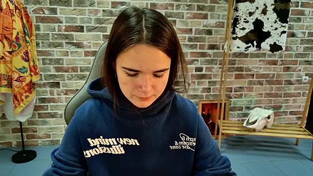 May Bloom online show from October 25, 2025, 5:15 am