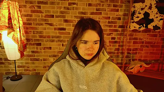 May Bloom online show from November 13, 2025, 5:17 am