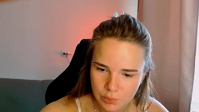 Snapshot of May_Bloom chatting on July 10, 2026, 7:23 am May Bloom online show from July 10, 2026, 7:23 am