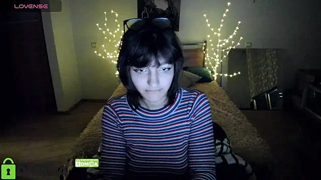 A Skyy online show from April 21, 2026, 1:42 am