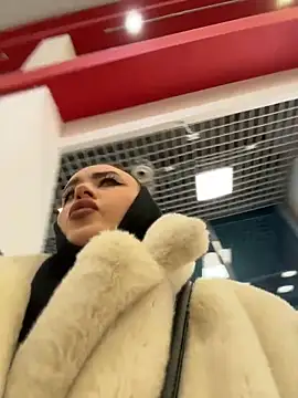 KiraSunshine online show from December 5, 2025, 4:32 am