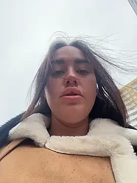 KiraSunshine online show from April 3, 2026, 4:43 am