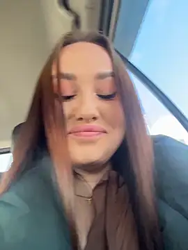 KiraSunshine online show from April 22, 2026, 4:37 am