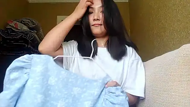 LinneaHyles online show from October 30, 2025, 5:31 am