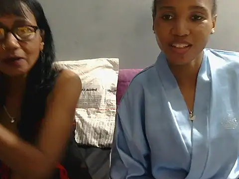yellowbonecams1874 online show from November 2, 2025, 5:26 pm