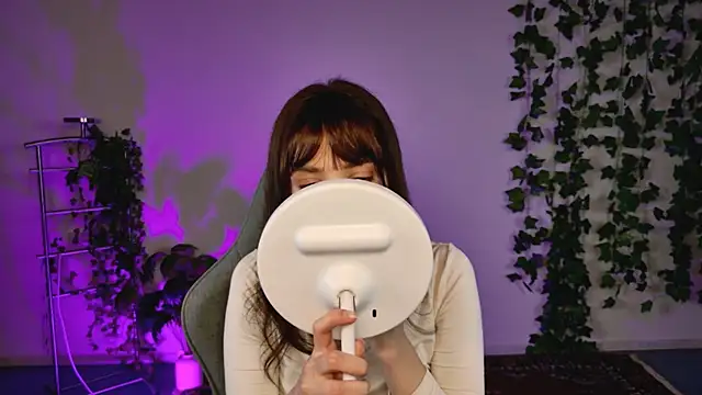 KiraVair online show from April 1, 2026, 11:11 am