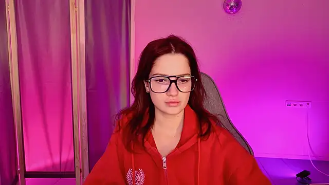 KiraVair online show from April 20, 2026, 1:14 pm