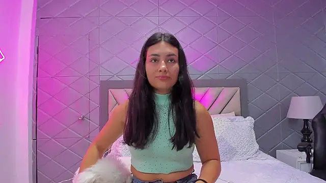 Snapshot of ViolettRouse chatting on December 15, 2025, 4:11 pm ViolettRouse online show from December 15, 2025, 4:11 pm