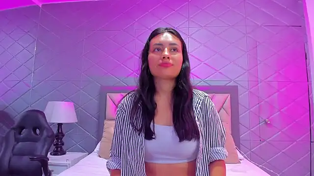 Snapshot of ViolettRouse chatting on December 19, 2025, 5:09 pm ViolettRouse online show from December 19, 2025, 5:09 pm