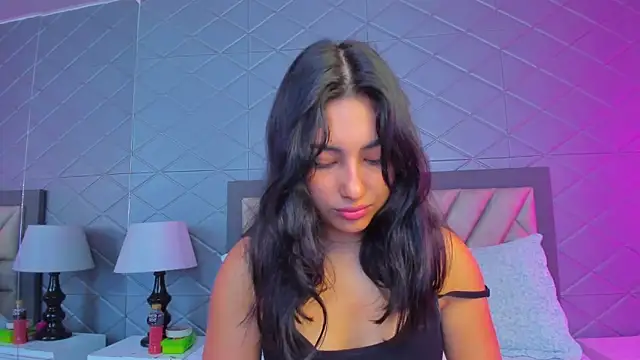 Snapshot of ViolettRouse chatting on February 3, 2026, 5:29 pm ViolettRouse online show from February 3, 2026, 5:29 pm