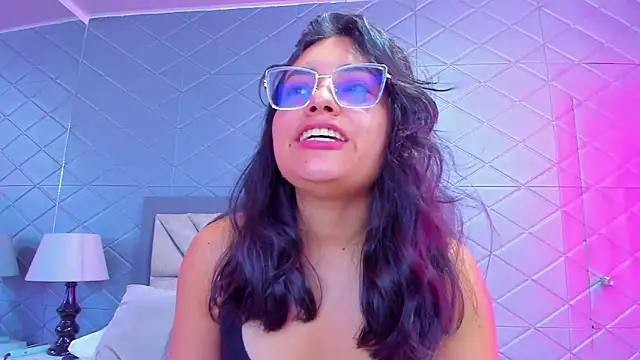 Snapshot of ViolettRouse chatting on March 2, 2026, 4:14 pm ViolettRouse online show from March 2, 2026, 4:14 pm