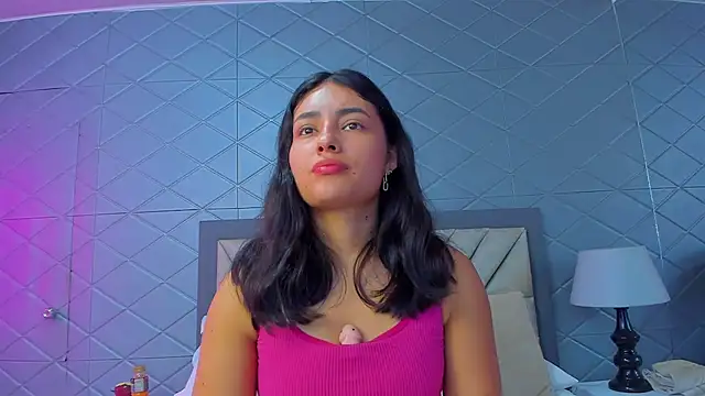 Snapshot of ViolettRouse chatting on March 3, 2026, 4:46 pm ViolettRouse online show from March 3, 2026, 4:46 pm