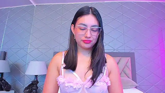 Snapshot of ViolettRouse chatting on March 26, 2026, 2:44 pm ViolettRouse online show from March 26, 2026, 2:44 pm