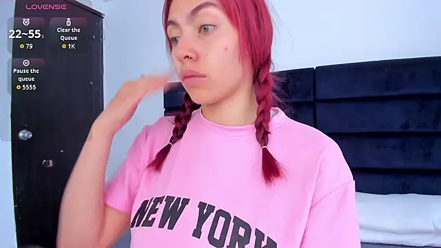 melanie roux   online show from November 26, 2025, 12:39 pm