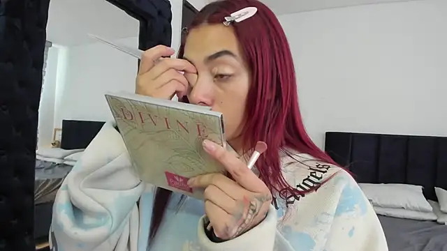 melanie roux   online show from April 23, 2026, 12:40 pm