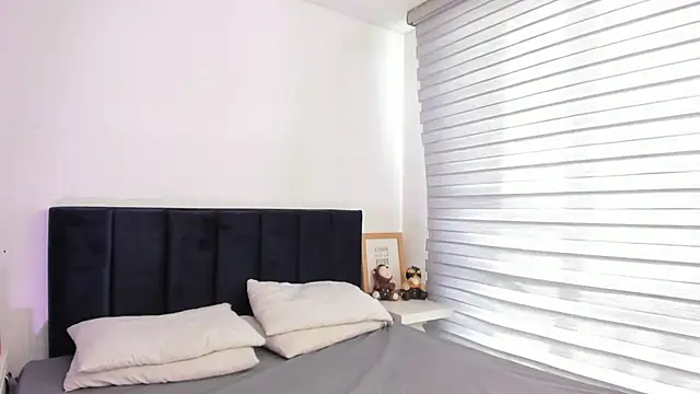 Snapshot of melanie_roux__ chatting on June 2, 2026, 12:29 pm melanie roux online show from June 2, 2026, 12:29 pm