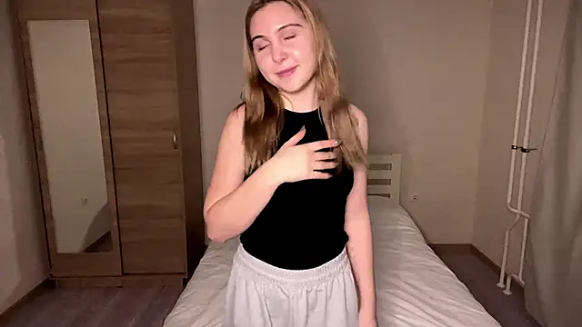 MyraLitterers online show from December 1, 2025, 3:17 pm