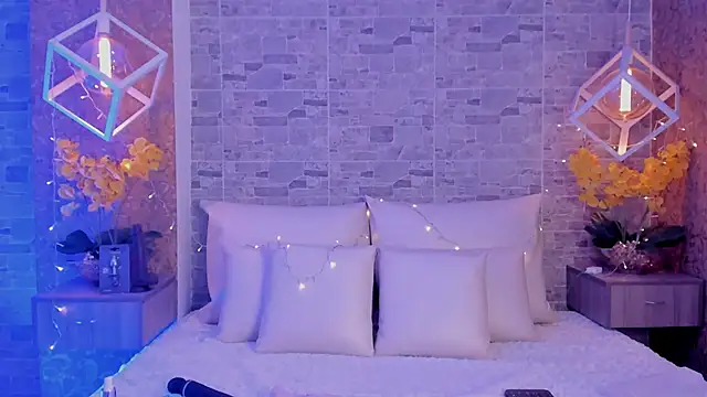 Catalina-Thompson online show from November 22, 2025, 12:04 pm