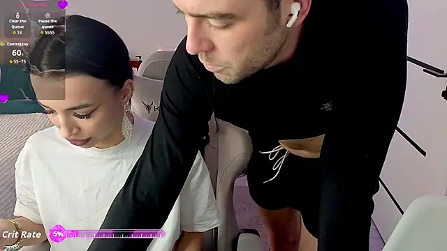 AdeleLaCr0ix online show from November 30, 2025, 7:12 am