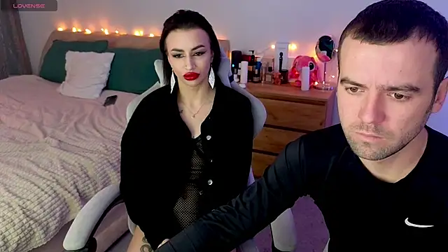 AdeleLaCr0ix online show from December 1, 2025, 1:10 am