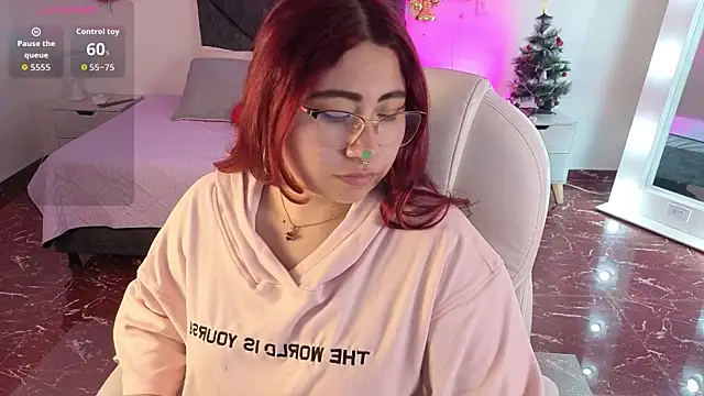 littlee red online show from December 22, 2025, 9:01 pm