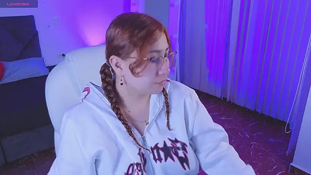 littlee red online show from May 4, 2026, 9:00 pm
