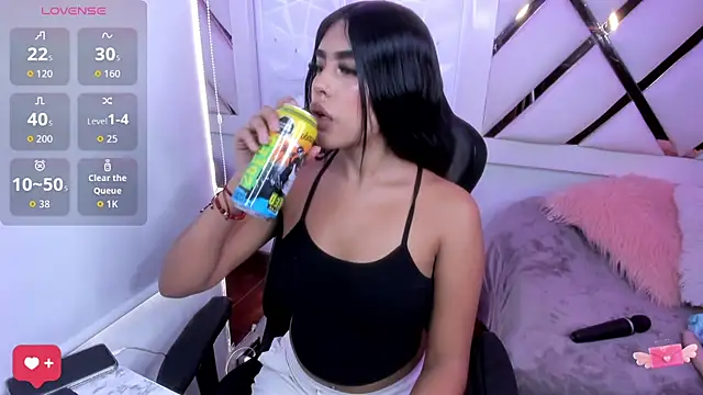 Darla Santos  online show from November 22, 2025, 7:46 pm