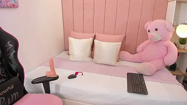 dulce morbida online show from December 15, 2025, 9:41 pm