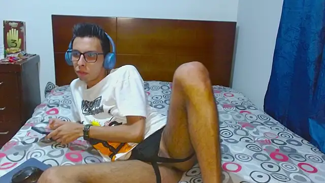 DavTwink3100 online show from December 16, 2025, 2:27 am