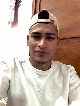 Emiliano Reyes online show from June 3, 2026, 1:52 am