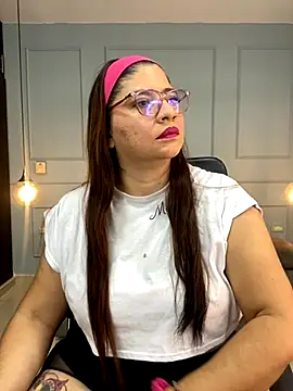 Snapshot of Orianabluee_ chatting on October 22, 2025, 2:56 am Orianabluee online show from October 22, 2025, 2:56 am