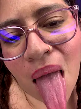 Snapshot of Orianabluee_ chatting on November 8, 2025, 2:01 am Orianabluee online show from November 8, 2025, 2:01 am