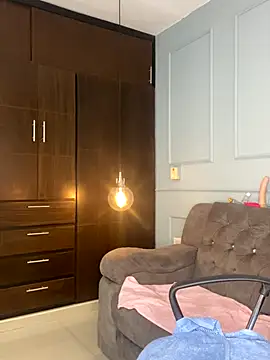 Snapshot of Orianabluee_ chatting on November 20, 2025, 3:18 am Orianabluee online show from November 20, 2025, 3:18 am