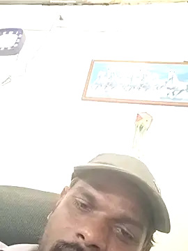 Snapshot of RNlov chatting on October 18, 2025, 8:04 am RNlov online show from October 18, 2025, 8:04 am