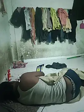 Snapshot of RNlov chatting on November 23, 2025, 12:43 am RNlov online show from November 23, 2025, 12:43 am