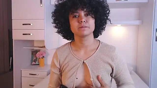 MartiRuis10 online show from November 27, 2025, 8:44 pm