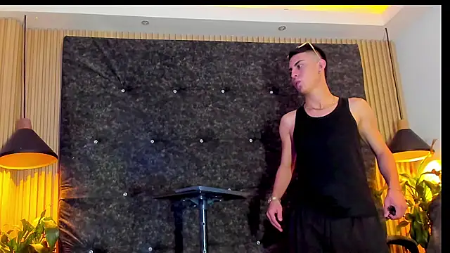 the fenix boy online show from October 30, 2025, 9:04 pm