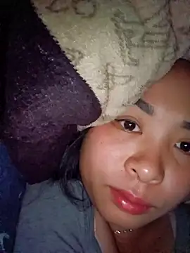 Squirrel-Pear online show from November 3, 2025, 11:04 pm