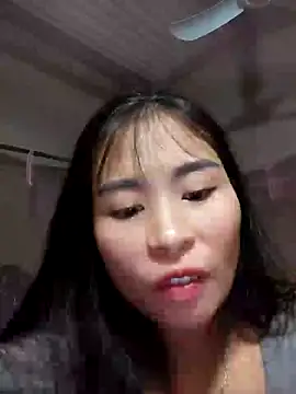 Squirrel-Pear online show from November 4, 2025, 2:49 pm