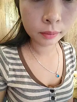 Squirrel-Pear online show from November 8, 2025, 12:55 am