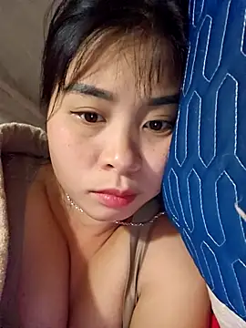 Squirrel-Pear online show from November 24, 2025, 10:42 pm