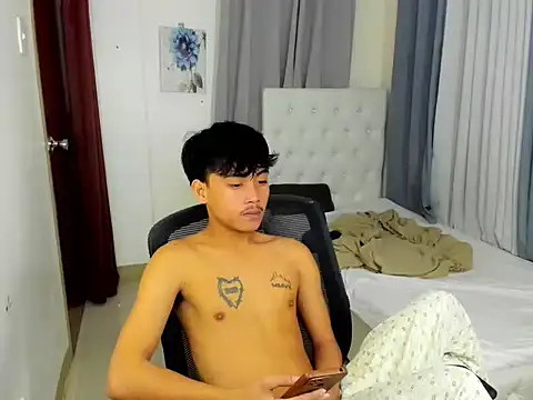 hardcocktwink online show from November 7, 2025, 4:40 pm