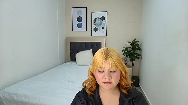 Snapshot of BRIANA_WON chatting on November 12, 2025, 3:18 am BRIANA WON online show from November 12, 2025, 3:18 am