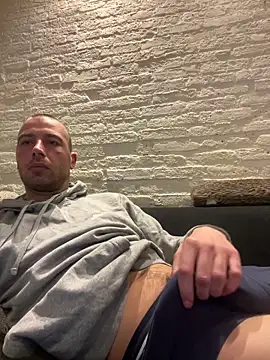 Rotteei1 online show from March 11, 2026, 9:37 am