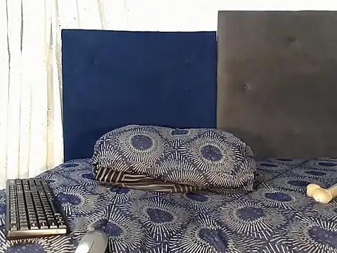 MinnieBee101 online show from March 8, 2026, 2:04 am